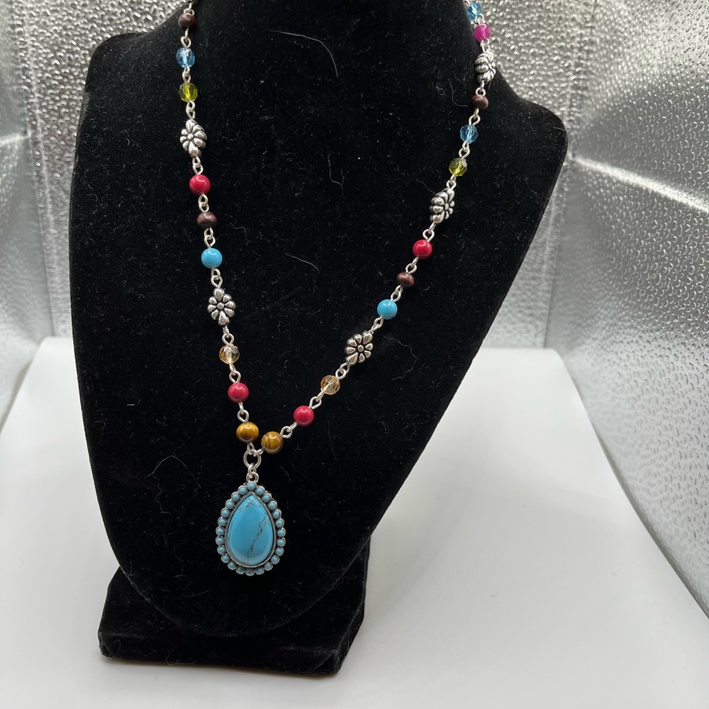 NWOT beautiful Multi-color Necklace